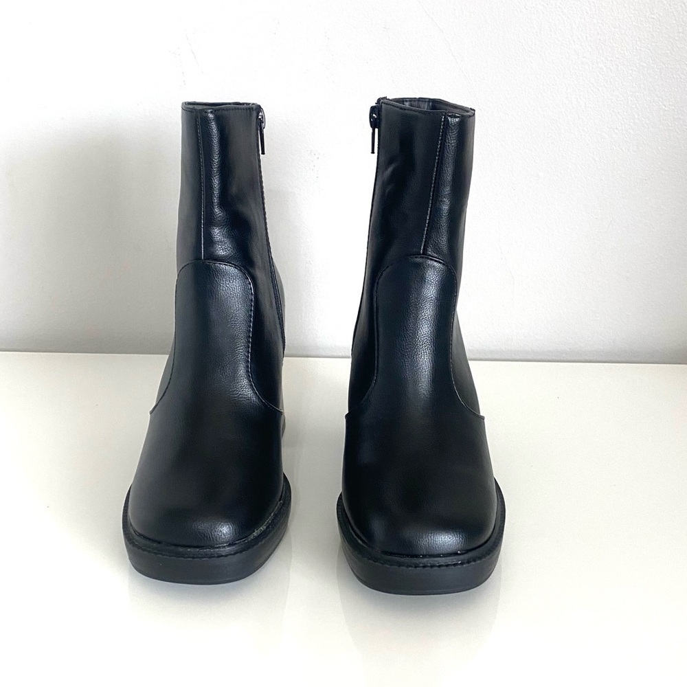 NWOB Rouge Helium Black Ankle Boots - Picture 6 of 10